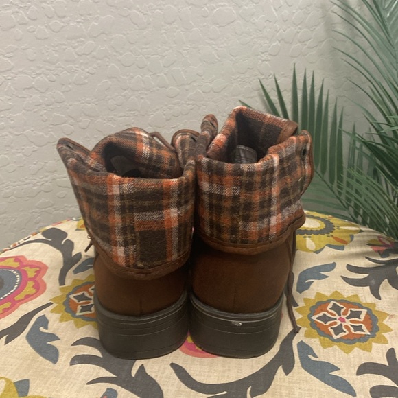 Arizona Jean Co plaid booties. - Picture 3 of 6
